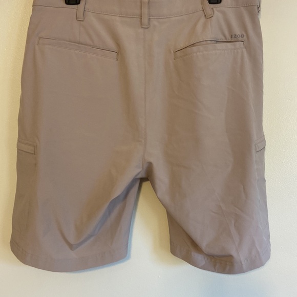 IZOD GOLF SHORTS SIZE 34 - Picture 2 of 4